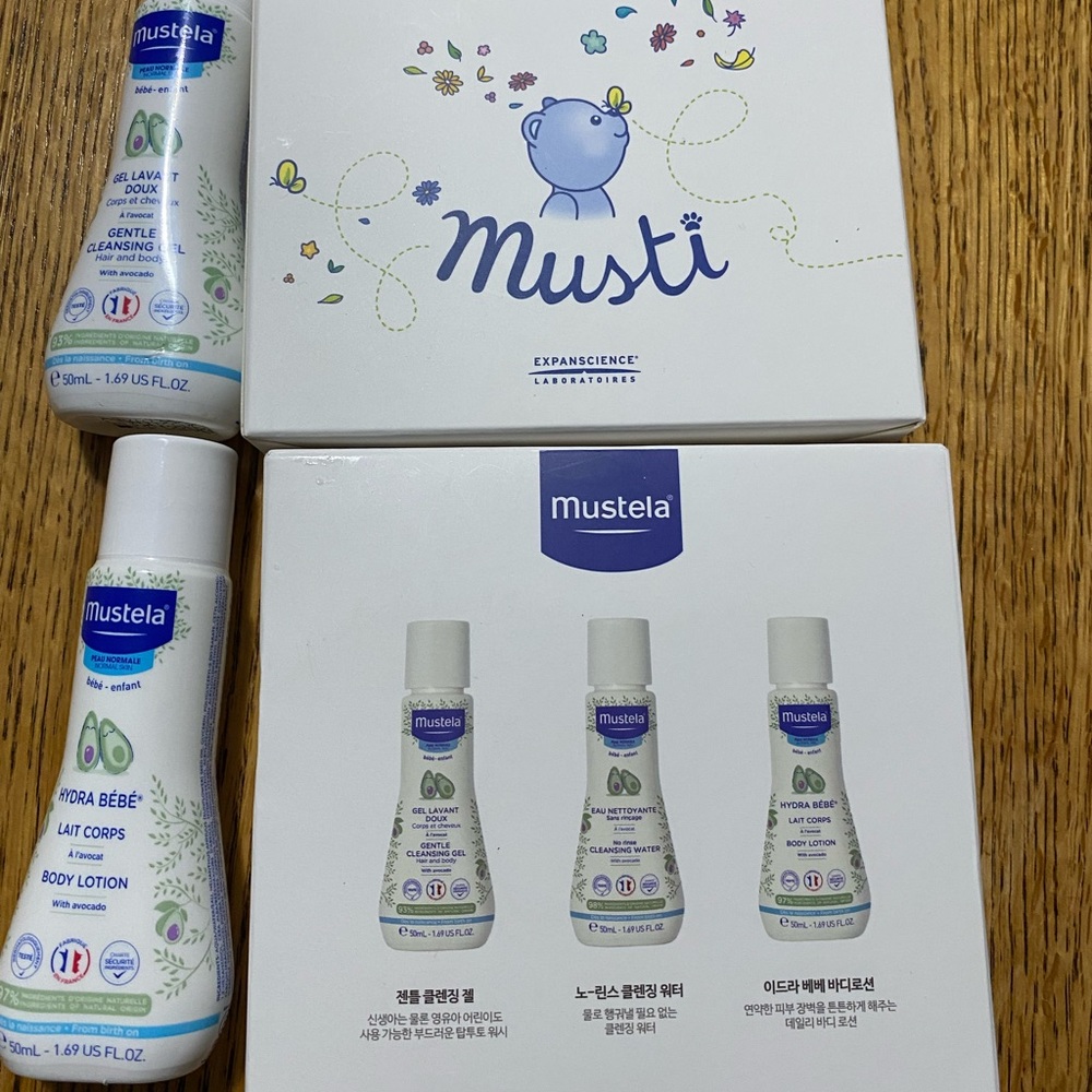 Mustela brand. Cleansing gel + cleansing water + body lotion for babies.